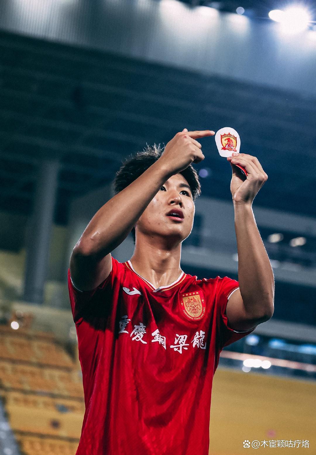 包含里程碑夜广东宏远再遭质疑；足总杯转会期刷纪录；目标明确；资深球员宣示担当的词条