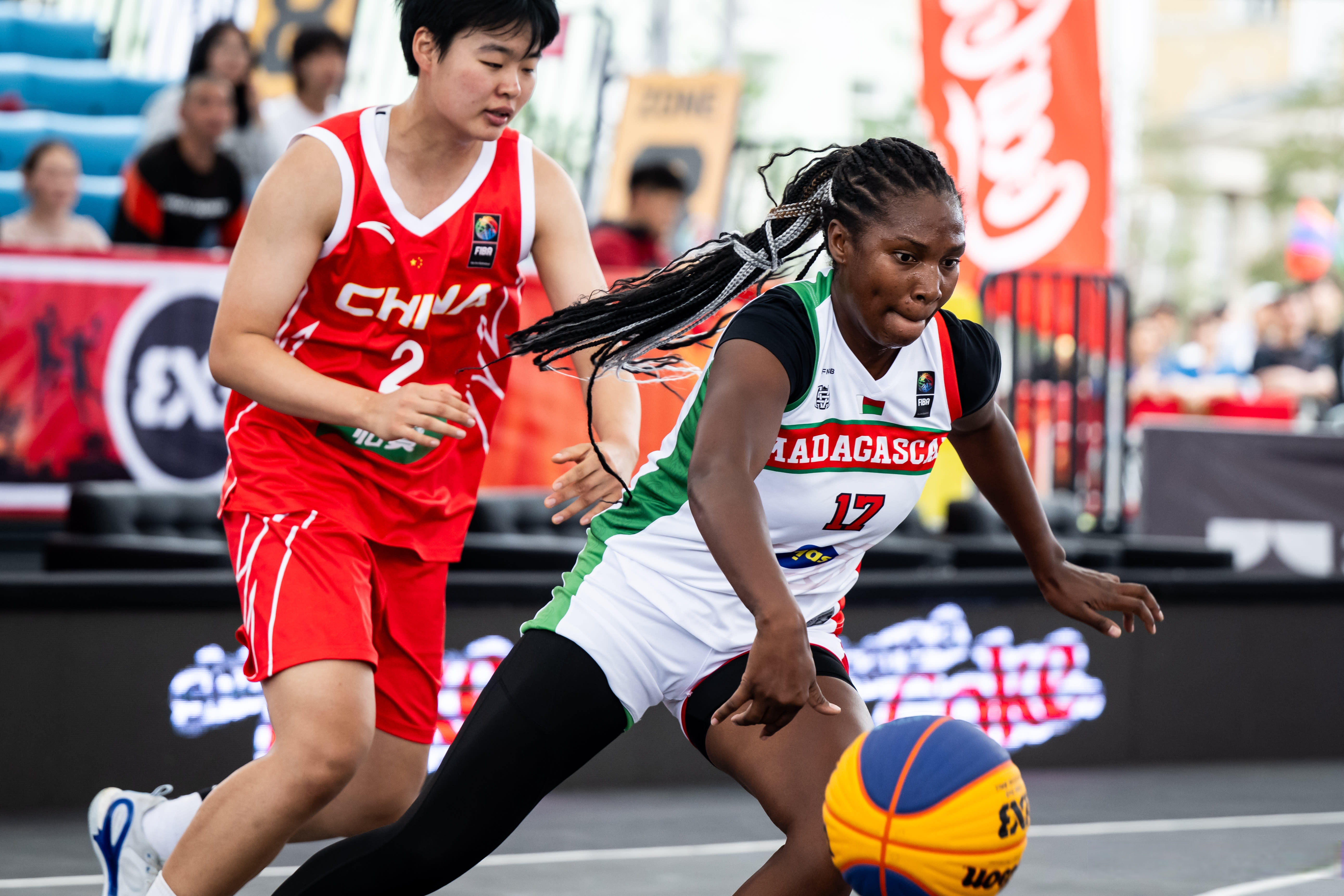 国际比赛日突围战来临，门兴格拉德巴赫围绕CBA季后赛临场应变，压力陡增，身体对抗强度拉满的简单介绍